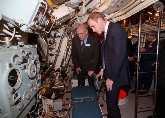Le prince William à bord du HMS Alliance à Gosport, dans le Hampshire, le 12 mai 2014. Un sous-marin où son fils le prince George aurait trouvé plein de choses à tirer et à taper, selon lui.