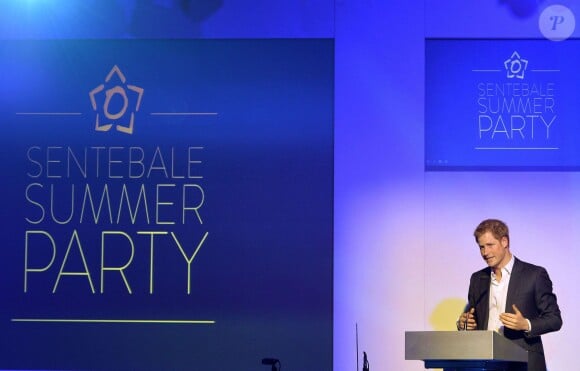 Le prince Harry présidait le 7 mai 2014 à l'Hôtel Dorchester, à Londres, la soirée Sentebale Summer Party avec son ami et associé dans la fondation Sentebale, le prince Seeiso du Lesotho.