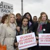 Yamina Benguigui et Valérie Trierweiler - Marche de femmes pour appeler à la libération de jeunes filles enlevées par le groupe Boko Haram au Nigeria. Place du Trocadéro à Paris le 13 mai 2014.