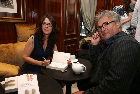 Emmanuelle Cosso-Merad et Pierre-Marie Brisson réunis pour la sortie du livre de la romanicère, "J'ai rencontré quelqu'un", à l'hôtel Belmont dans le 16e arrondissement à Paris, le 13 mai 2014.