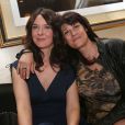 Emmanuelle Cosso-Merad et Mireille Calmel réunies pour la sortie du livre "J'ai rencontré quelqu'un", à l'hôtel Belmont dans le 16e arrondissement à Paris, le 13 mai 2014.