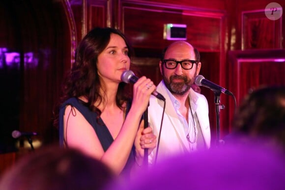 Kad Merad et son ex-femme Emmanuelle Cosso-Merad, réunis pour la sortie du livre "J'ai rencontré quelqu'un", à l'hôtel Belmont dans le 16e arrondissement à Paris, le 13 mai 2014.