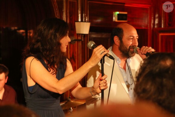 Kad Merad et son ex-femme Emmanuelle Cosso-Merad, réunis pour la sortie du livre "J'ai rencontré quelqu'un", à l'hôtel Belmont dans le 16e arrondissement à Paris, le 13 mai 2014.