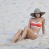 Maddy King, surprise en pleine séance photo sur une plage de Bronte Beach, à Bronte, près de Sydney. Le 13 mai 2014.