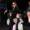 Angelina Jolie et ses enfants Shiloh, Maddox, Pax, Zahara, Vivienne, et Knox arrivant a l'aéroport de Los Angeles pour prendre un vol, le 4 septembre 2013