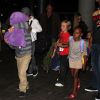 Angelina Jolie et ses enfants Shiloh, Maddox, Pax, Zahara, Vivienne, et Knox arrivant à l'aéroport de Los Angeles pour prendre un vol, le 4 septembre 2013