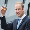 Le prince William en visite sur le HMS Alliance le 12 mai 2014 à Gosport