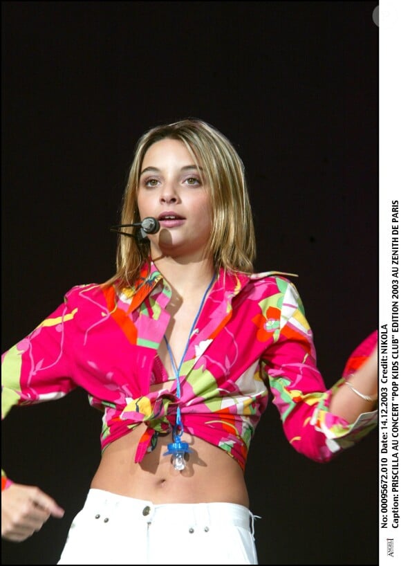 La chanteuse Priscilla lors de son concert au Zénith de Paris le 14 décembre 2003