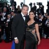 Priscilla Betti et un invité sur le tapis rouge du Festival de Cannes le 15 mai 2014