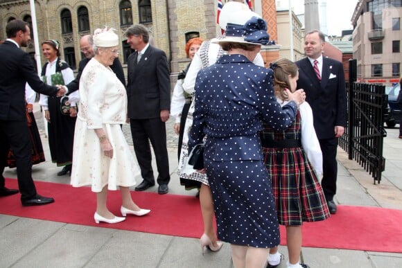 La famille royale de Norvège, y compris la princesse Ingrid Alexandra de Norvège, 10 ans, était au Parlement (Storting) à Oslo le 15 mai 2014 à l'occasion de la cérémonie spéciale pour le bicentenaire de la Constitution norvégienne.