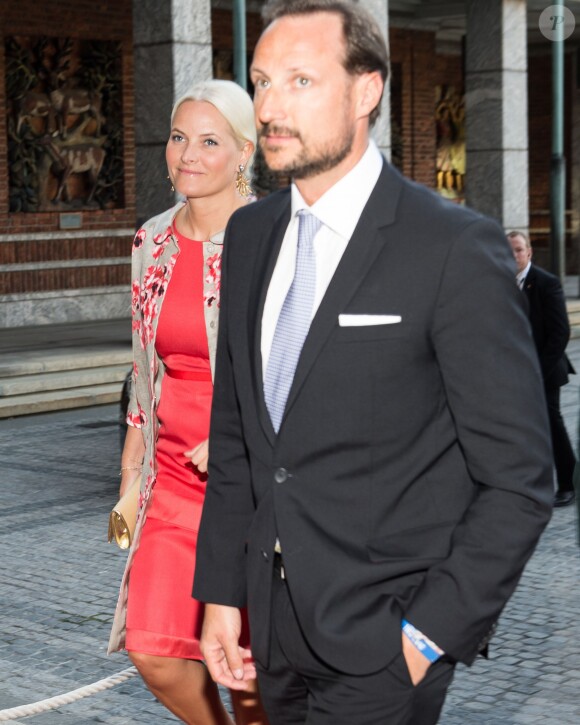 La princesse Mette-Marit et le prince Haakon de Norvège au Parlement (Storting) à Oslo le 15 mai 2014 à l'occasion de la cérémonie spéciale pour le bicentenaire de la Constitution norvégienne. Leur fille la princesse Ingrid Alexandra y participait.