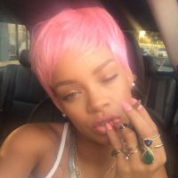 Rihanna : Nouvelle folie capillaire, RiRi passe au rose !