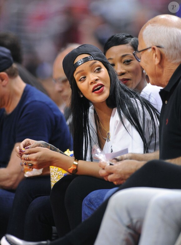 Rihanna assiste au match Los Angeles Clippers vs Oklahoma City Thunder à Los Angeles. Le 9 mai 2014.
