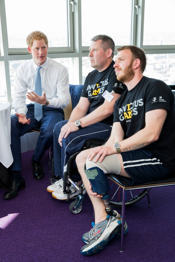 Le prince Harry a participé à une session questions-réponses sur Twitter pour la promotion des Invictus Games, le 15 mai 2014 à la BT Tower, à Londres.
