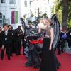 Cate Blanchett et Krokmou lors de la montée des marches du film Dragons 2, à l'occasion du 67e Festival de Cannes, le 16 mai 2014.
