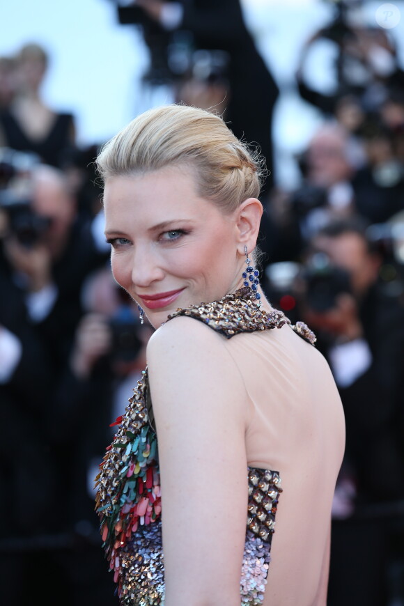Cate Blanchett glamour en Givenchy lors de la montée des marches du film Dragons 2, à l'occasion du 67e Festival de Cannes, le 16 mai 2014.