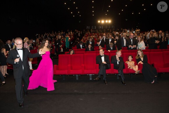 Thierry Frémaux, Salma Hayek, François-Henri Pinault, sa fille Valentina Pinault et Julie Gayet lors de l'hommage au cinéma d'animation et la présentations de "Kahlil Ghibran's The Prophet", lors du 67e Festival du film de Cannes le 17 mai 2014.