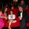 Salma Hayek, son mari François-Henri Pinault et leur fille Valentina Pinault (pancarte de soutien au lycéennes détenues au Nigéria) lors de l'hommage au cinéma d'animation et la présentations de "Kahlil Ghibran's The Prophet", lors du 67e Festival du film de Cannes le 17 mai 2014.