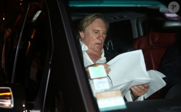 Gérard Depardieu sort du Star Cinéma rue d'Antibes à Cannes, le 17 mai 2014, après la projection de "Welcome to New York" pour donner sa conférence de presse sur la plage du Nikki Beach, en marge du du 67ème festival du film de Cannes.