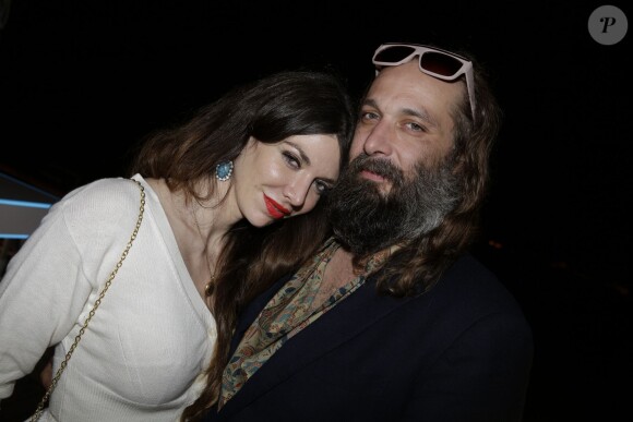 Sébastien Tellier et son épouse Amandine de la Richardière lors de son concert à la Villa Schweppes durant le Festival de Cannes le 16 mai 2014. 