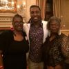 Roddy White, receveur star des Falcons d'Atlanta (NFL), entouré de sa mère et sa grand-mère le 16 mai 2014 lors du dîner annuel de sa fondation, Keep the Faith