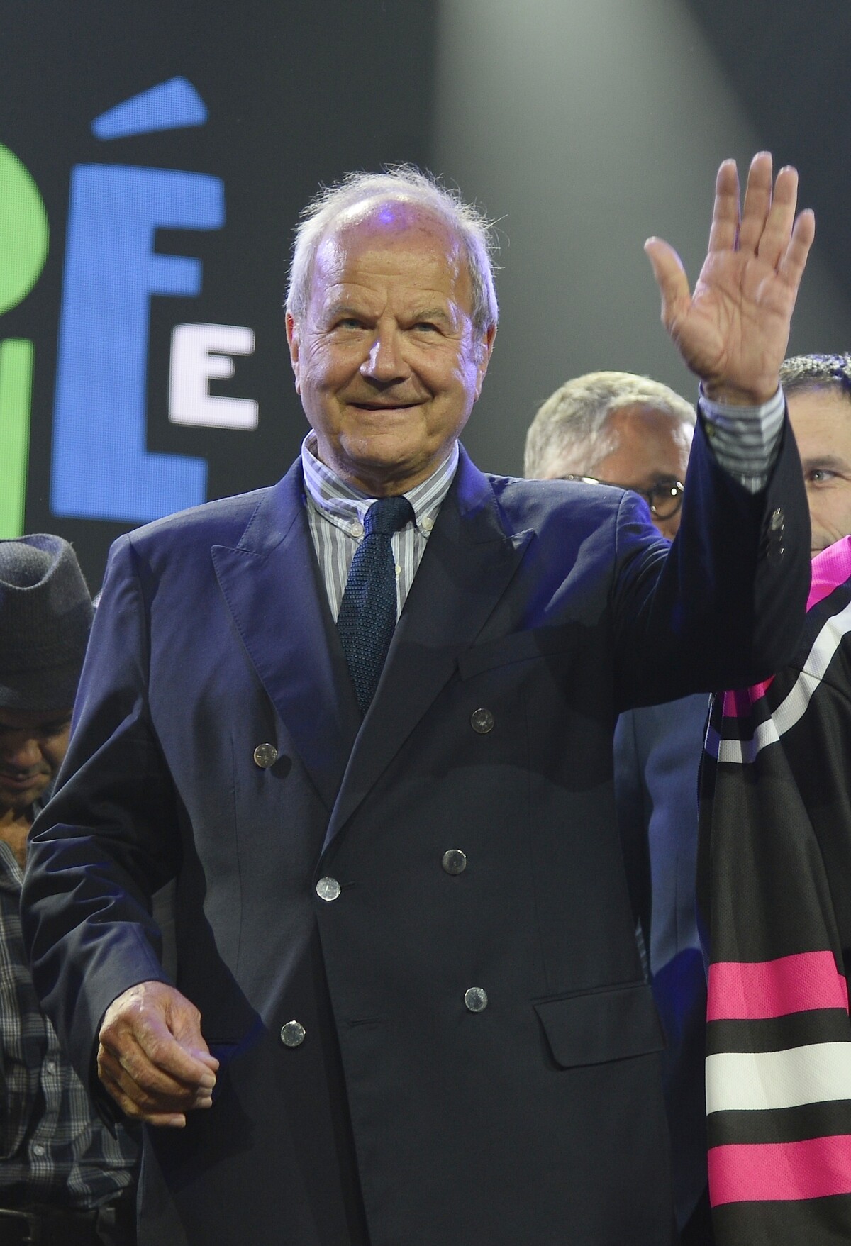 Photo : Marc Ladreit de Lacharrière, ravi de l&rsquo;ambiance, sur scène lors