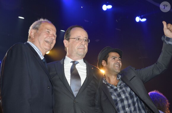 Marc Ladreit de Lacharrière, François Hollande et Jamel Debbouze, brelan d'as lors de la finale du 4e Trophée d'Impro de la Fondation Culture et Diversité et de la Compagnie Déclic Théâtre, le 19 mai 2014 au Théâtre Comedia, à Paris.
