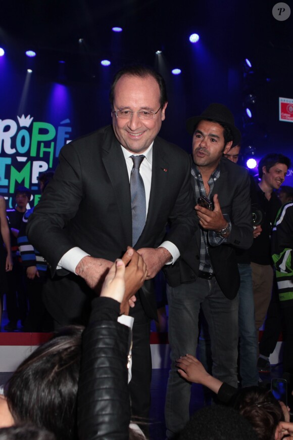 François Hollande, avec Jamel Debbouze à ses côtés, s'est engagé en faveur de l'impro lors de la finale du 4e Trophée d'Impro de la Fondation Culture et Diversité et de la Compagnie Déclic Théâtre, le 19 mai 2014 au Théâtre Comedia, à Paris.