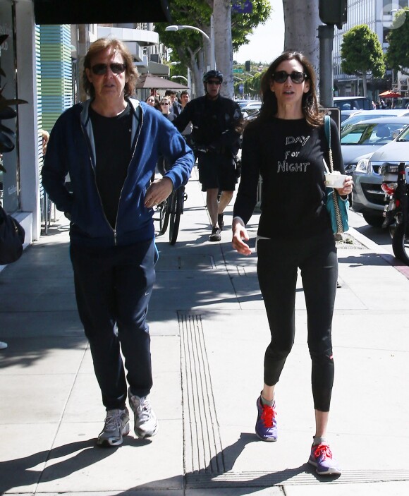 Paul McCartney et sa femme Nancy Shevell font un stop au snack Pinkberry à Beverly Hills Los Angeles, le 4 avril 2014.