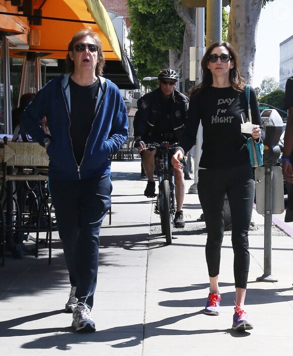 Paul McCartney et sa femme Nancy Shevell font un stop au snack Pinkberry à Beverly Hills Los Angeles, le 4 avril 2014.