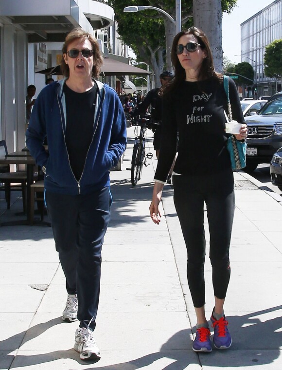 Paul McCartney et sa femme Nancy Shevell font un stop au snack Pinkberry à Beverly Hills Los Angeles, le 4 avril 2014.