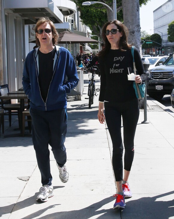 Paul McCartney et sa femme Nancy Shevell font un stop au snack Pinkberry à Beverly Hills Los Angeles, le 4 avril 2014.