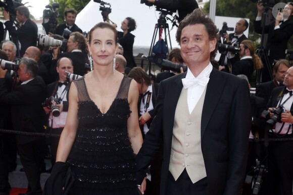 Carole Bouquet et son compagnon Philippe Sereys de Rothschild - Montée des marches du film "The Search" lors du 67e Festival du film de Cannes le 21 mai 2014