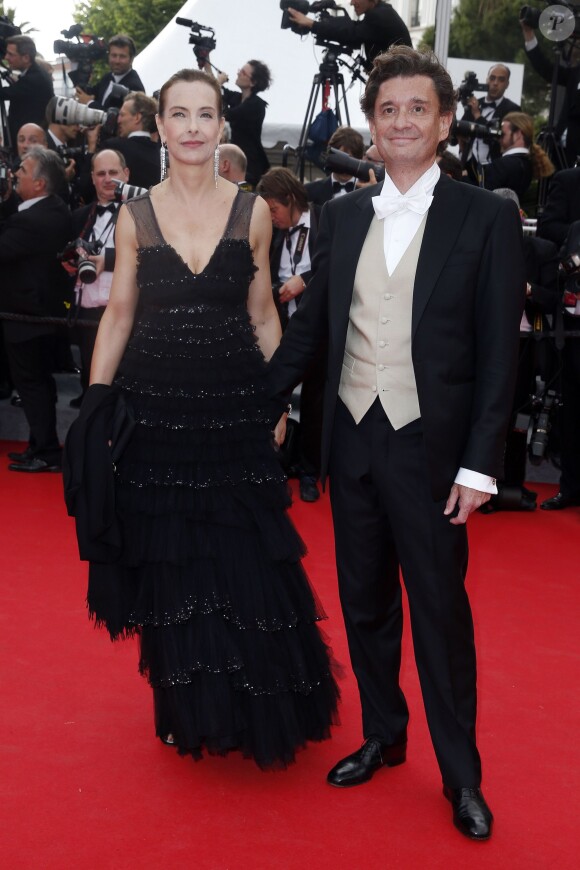 Carole Bouquet et son compagnon Philippe Sereys de Rothschild - Montée des marches du film "The Search" lors du 67e Festival du film de Cannes le 21 mai 2014