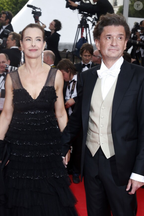 Carole Bouquet et son compagnon Philippe Sereys de Rothschild - Montée des marches du film "The Search" lors du 67e Festival du film de Cannes le 21 mai 2014