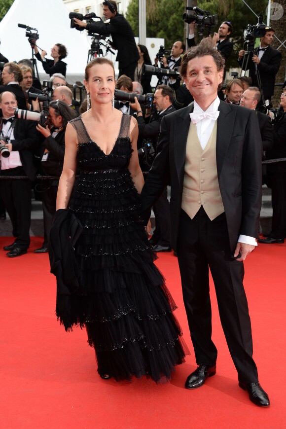 Carole Bouquet et son compagnon Philippe Sereys de Rothschild - Montée des marches du film "The Search" lors du 67e Festival du film de Cannes le 21 mai 2014