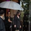 Kris Jenner et Kendall Jenner quittent le George V, dans le 8e arrondissement. Paris, le 21 mai 2014.