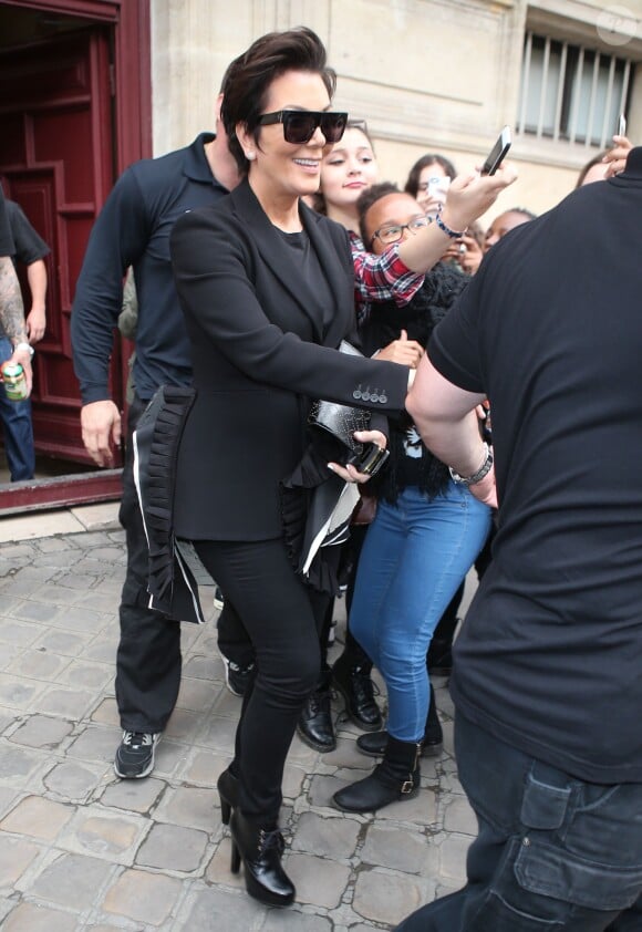 Kris Jenner part en séance shopping avec ses filles. Paris, le 21 mai 2014.