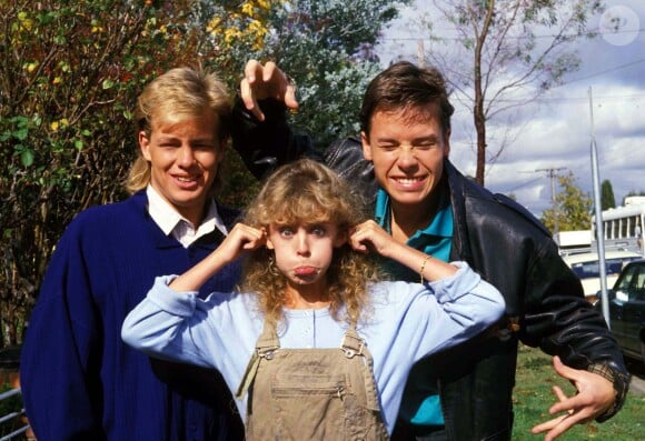 Kylie Minogue, Jason Donovan et Guy Pearce dans la série australienne "Neighbours", à la fin des années 1980.