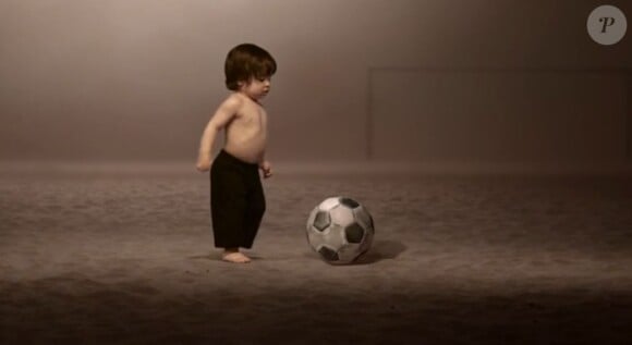 Milan, le fils de Shakira dans le clip de La La La (Brazil 2014).