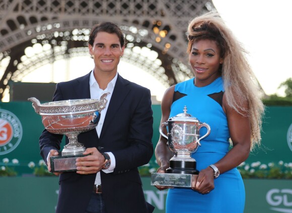 Rafael Nadal et Serena Willliams, les deux tenants du titre de Roland-Garros, étaient réunis pour l'opération Roland-Garros dans la ville, sur le Champs de Mars à Paris, le 22 mai 2014