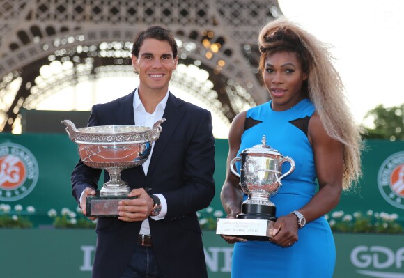 Rafael Nadal et Serena Willliams, les deux tenants du titre de Roland-Garros, étaient réunis pour l'opération Roland-Garros dans la ville, sur le Champs de Mars à Paris, le 22 mai 2014