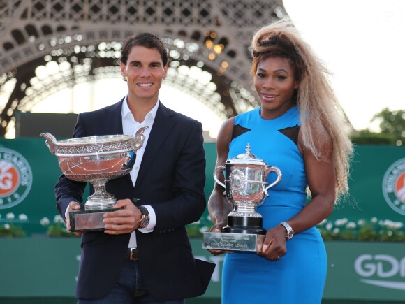 Rafael Nadal et Serena Willliams, les deux tenants du titre de Roland-Garros, étaient réunis pour l'opération Roland-Garros dans la ville, sur le Champs de Mars à Paris, le 22 mai 2014