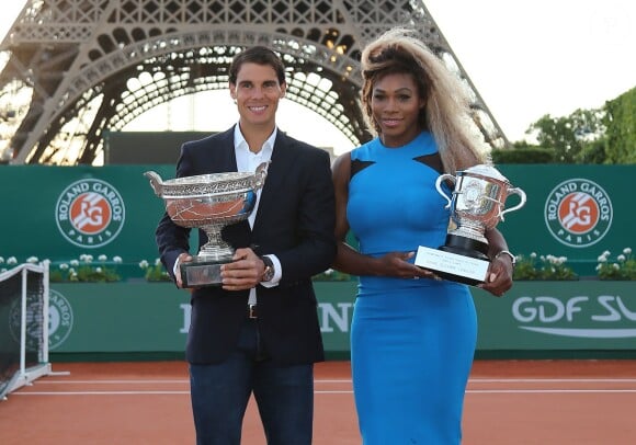 Rafael Nadal et Serena Willliams, les deux tenants du titre de Roland-Garros, étaient réunis pour l'opération Roland-Garros dans la ville, sur le Champs de Mars à Paris, le 22 mai 2014
