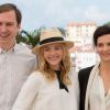 Lars Eidinger, Chloë Grace Moretz et Juliette Binoche - Photocall du film "Sils Maria" lors du 67e Festival International du Film de Cannes, le 23 mai 2014.