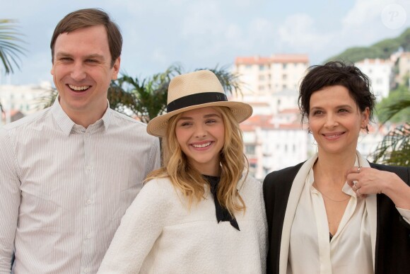 Lars Eidinger, Chloë Grace Moretz et Juliette Binoche - Photocall du film "Sils Maria" lors du 67e Festival International du Film de Cannes, le 23 mai 2014.