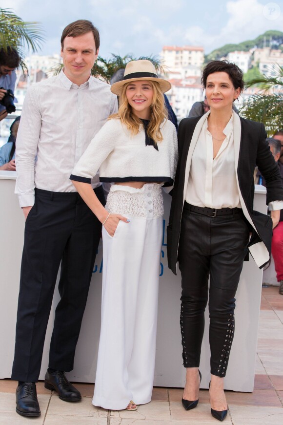 Lars Eidinger, Chloë Grace Moretz et Juliette Binoche - Photocall du film "Sils Maria" lors du 67e Festival International du Film de Cannes, le 23 mai 2014.