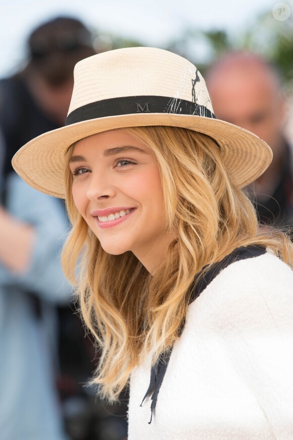 Chloë Grace Moretz en Chanel - Photocall du film "Sils Maria" lors du 67e Festival International du Film de Cannes, le 23 mai 2014.