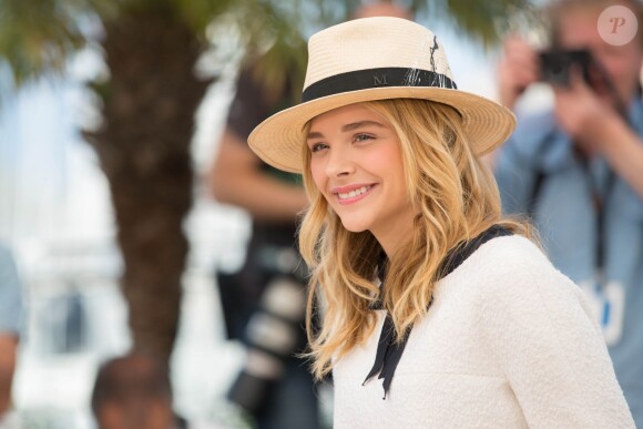 Chloë Grace Moretz en Chanel - Photocall du film "Sils Maria" lors du 67e Festival International du Film de Cannes, le 23 mai 2014.