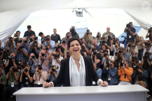 Juliette Binoche - Photocall du film "Sils Maria" lors du 67e Festival International du Film de Cannes, le 23 mai 2014.